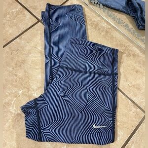 NIKE 3/4 Dri-Fit Leggings